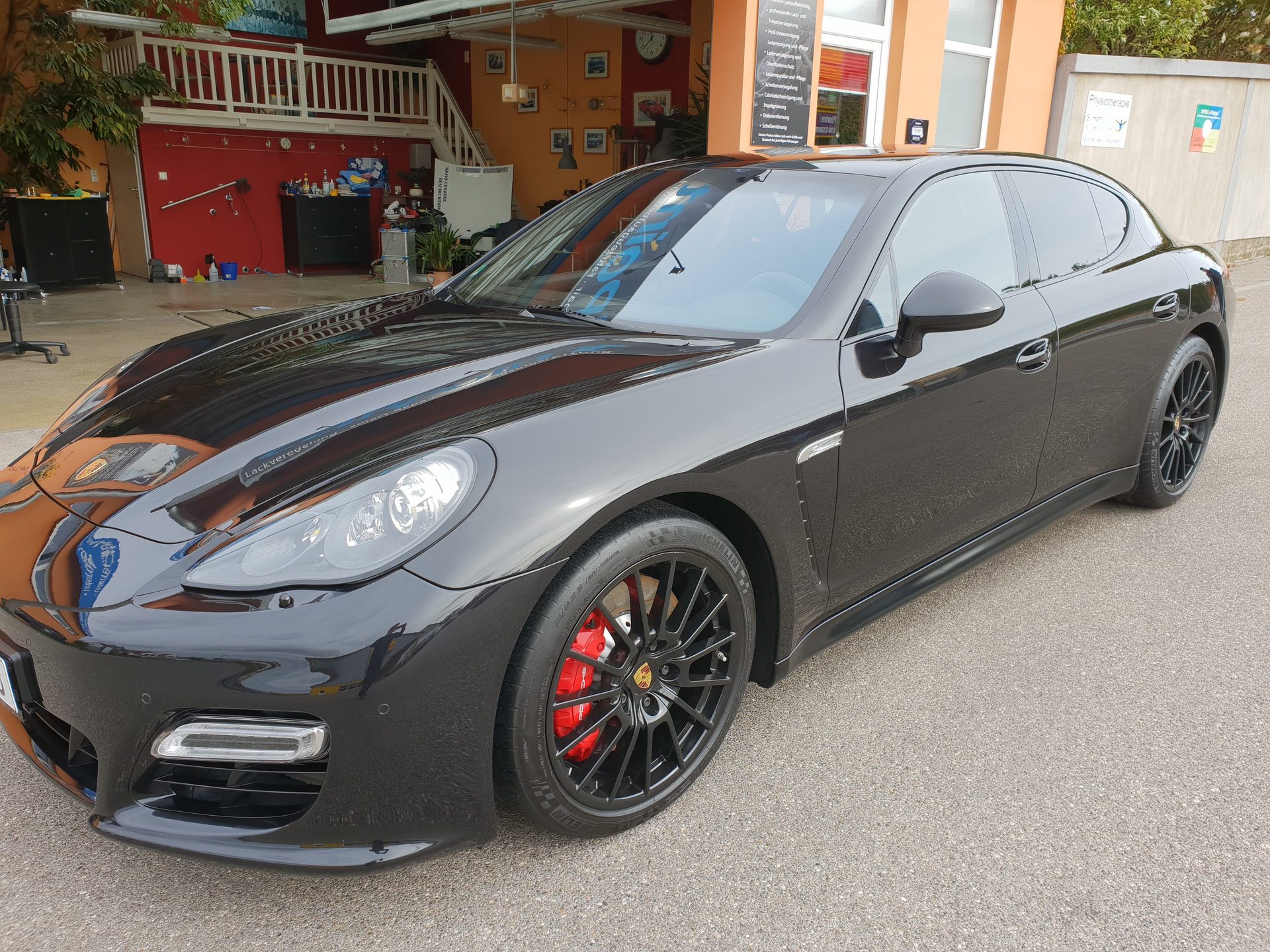 Porsche Panamera nach Lackaufbereitung – Bild 2